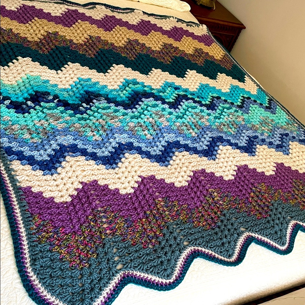🌹Vintage Handmade Vibrant Colorful Chevron Crochet Throw